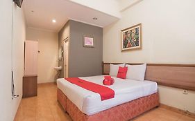 RedDoorz @ Buah Batu 3